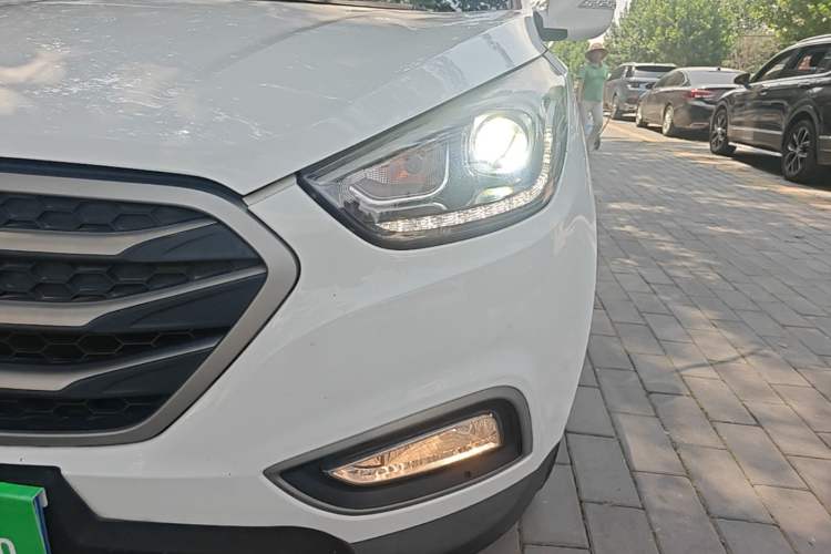 Used Hyundai ix35 2013 2.0L Automatic Two-Wheel Drive Comfort GL China V Standard Left Front Headlight