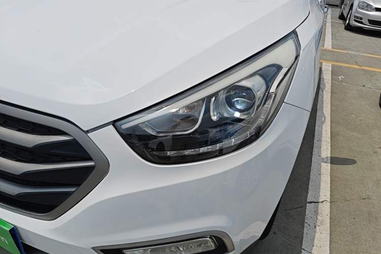 Used Hyundai ix35 2013 2.0L Automatic Two-Wheel Drive Smart GLS China IV Standard Left Front Headlight