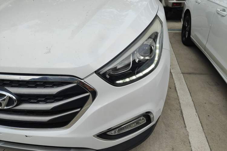 Used Hyundai ix35 2013 2.0L Automatic Two-Wheel Drive Smart GLS China IV Standard Left Front Headlight