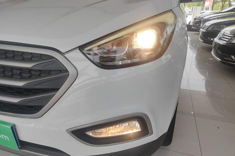 Used Hyundai ix35 2013 2.0L Automatic Two-Wheel Drive Smart GLS China V Standard Left Front Headlight