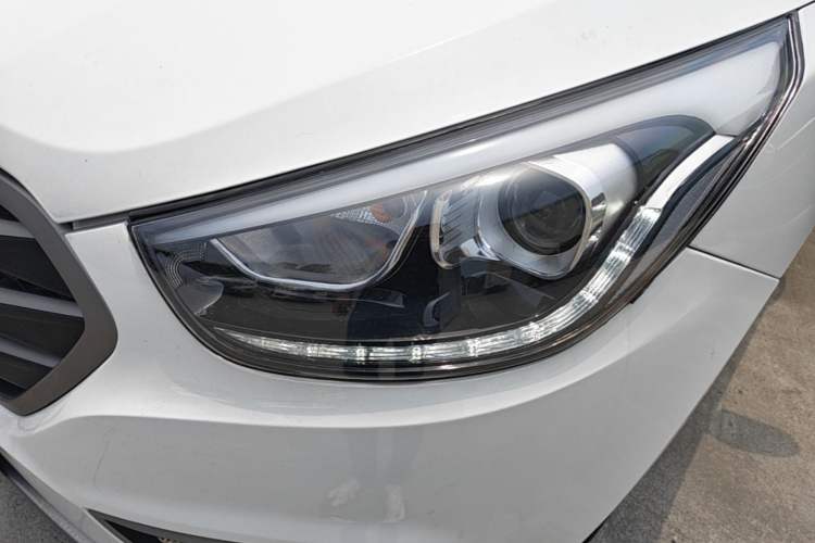 Used Hyundai ix35 2013 2.0L Automatic Two-Wheel Drive Smart GLS China V Standard Left Front Headlight