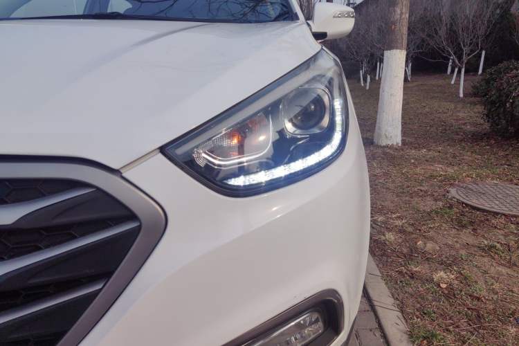 Used Hyundai ix35 2013 2.0L Automatic Two-Wheel Drive Smart GLS China IV Standard Left Front Headlight