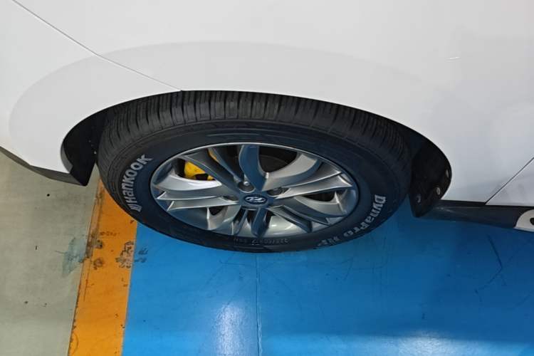 Used Hyundai ix35 2013 2.0L Automatic Two-Wheel Drive Smart GLS China IV Standard Left Front Wheel Hub