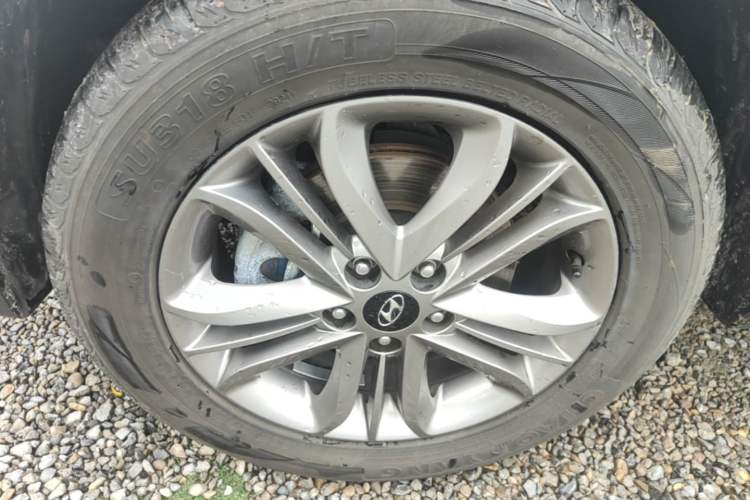 Used Hyundai ix35 2013 2.0L Automatic Two-Wheel Drive Smart GLS China IV Standard Left Front Wheel Hub