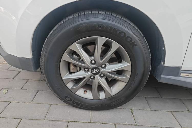 Used Hyundai ix35 2013 2.0L Automatic Two-Wheel Drive Comfort GL China V Standard Left Front Wheel Hub