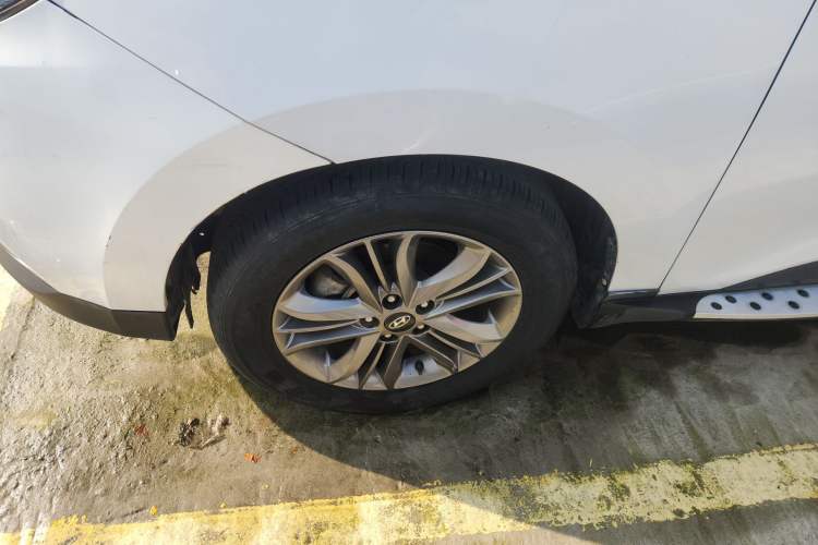 Used Hyundai ix35 2013 2.0L Automatic Two-Wheel Drive Smart GLS China V Standard Left Front Wheel Hub
