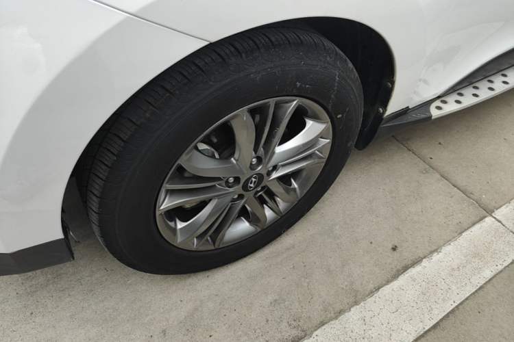 Used Hyundai ix35 2013 2.0L Automatic Two-Wheel Drive Smart GLS China IV Standard Left Front Wheel Hub