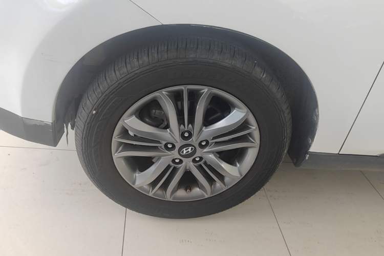 Used Hyundai ix35 2013 2.0L Automatic Two-Wheel Drive Smart GLS China V Standard Left Front Wheel Hub