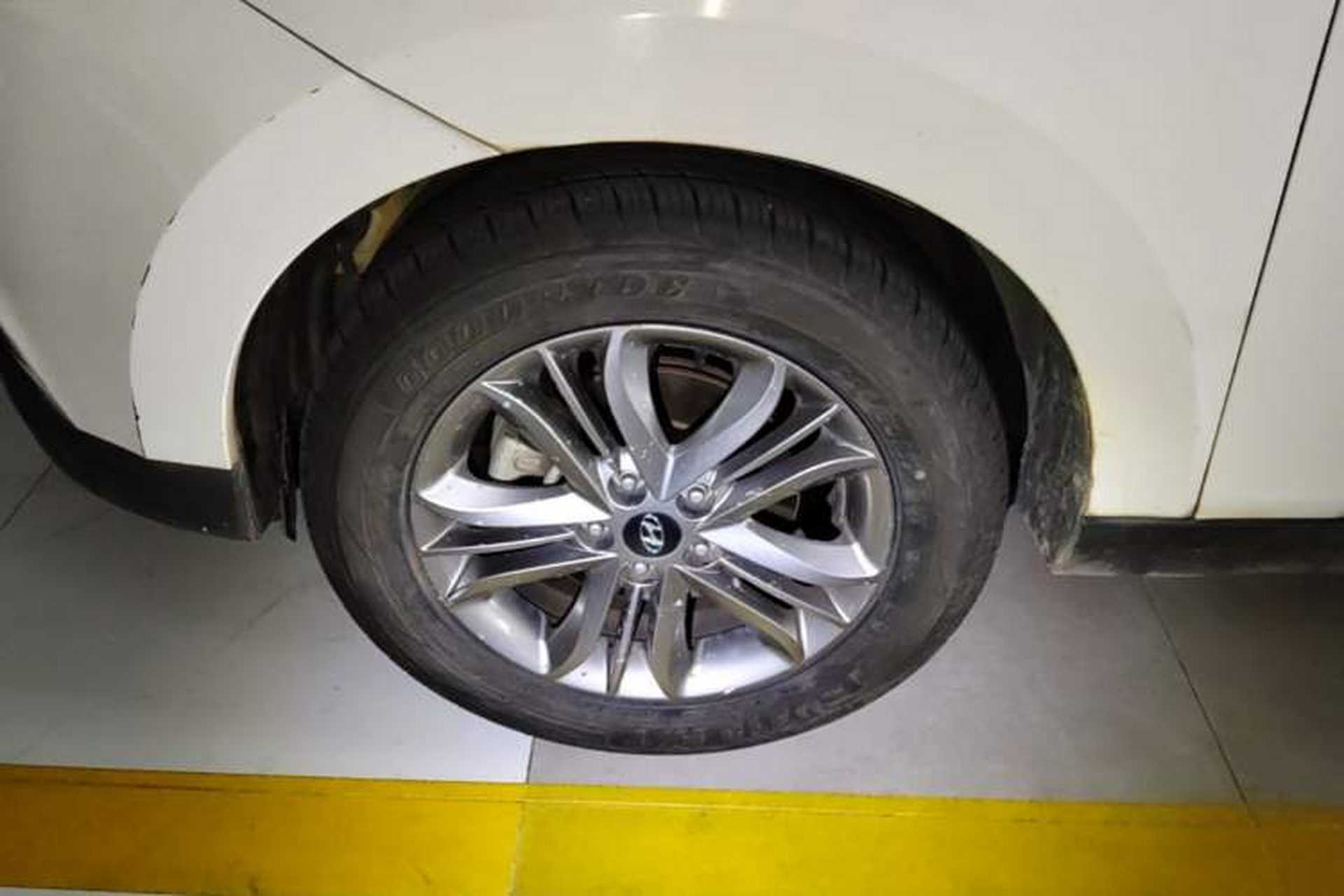 Used Hyundai ix35 2013 2.0L Automatic Two-Wheel Drive Smart GLS China IV Standard Left Front Wheel Hub