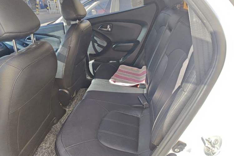 Used Hyundai ix35 2013 2.0L Automatic Two-Wheel Drive Smart GLS China IV Standard Left Rear Seat