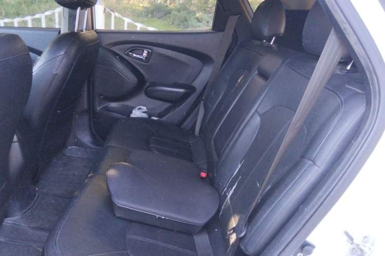 Used Hyundai ix35 2013 2.0L Automatic Two-Wheel Drive Smart GLS China IV Standard Left Rear Seat