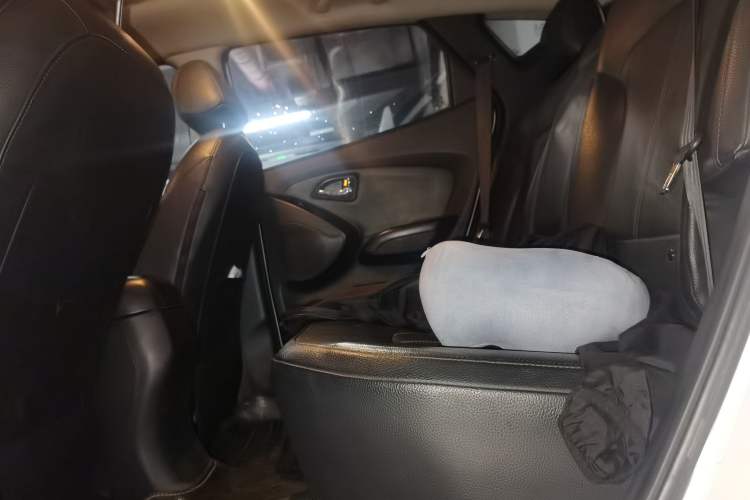 Used Hyundai ix35 2013 2.0L Automatic Two-Wheel Drive Smart GLS China V Standard Left Rear Seat