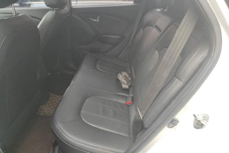 Used Hyundai ix35 2013 2.0L Automatic Two-Wheel Drive Smart GLS China IV Standard Left Rear Seat