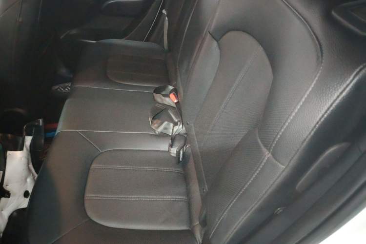 Used Hyundai ix35 2013 2.0L Automatic Two-Wheel Drive Smart GLS China IV Standard Left Rear Seat
