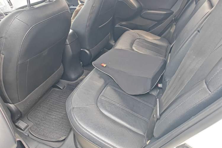 Used Hyundai ix35 2013 2.0L Automatic Two-Wheel Drive Smart GLS China V Standard Left Rear Seat