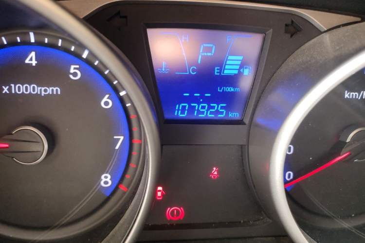 Used Hyundai ix35 2013 2.0L Automatic Two-Wheel Drive Smart GLS China IV Standard Odometer Close Up