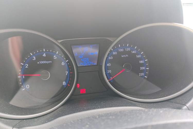 Used Hyundai ix35 2013 2.0L Automatic Two-Wheel Drive Smart GLS China IV Standard Odometer Close Up