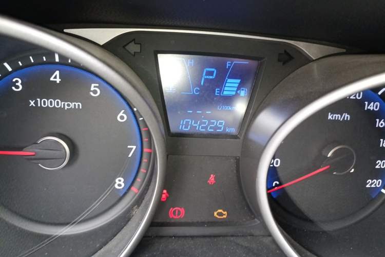 Used Hyundai ix35 2013 2.0L Automatic Two-Wheel Drive Smart GLS China IV Standard Odometer Close Up