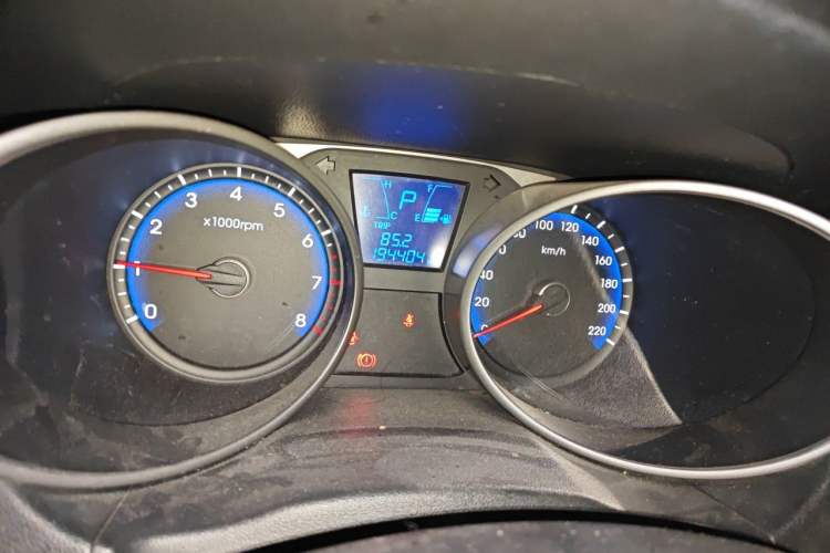 Used Hyundai ix35 2013 2.0L Automatic Two-Wheel Drive Smart GLS China IV Standard Odometer Close Up
