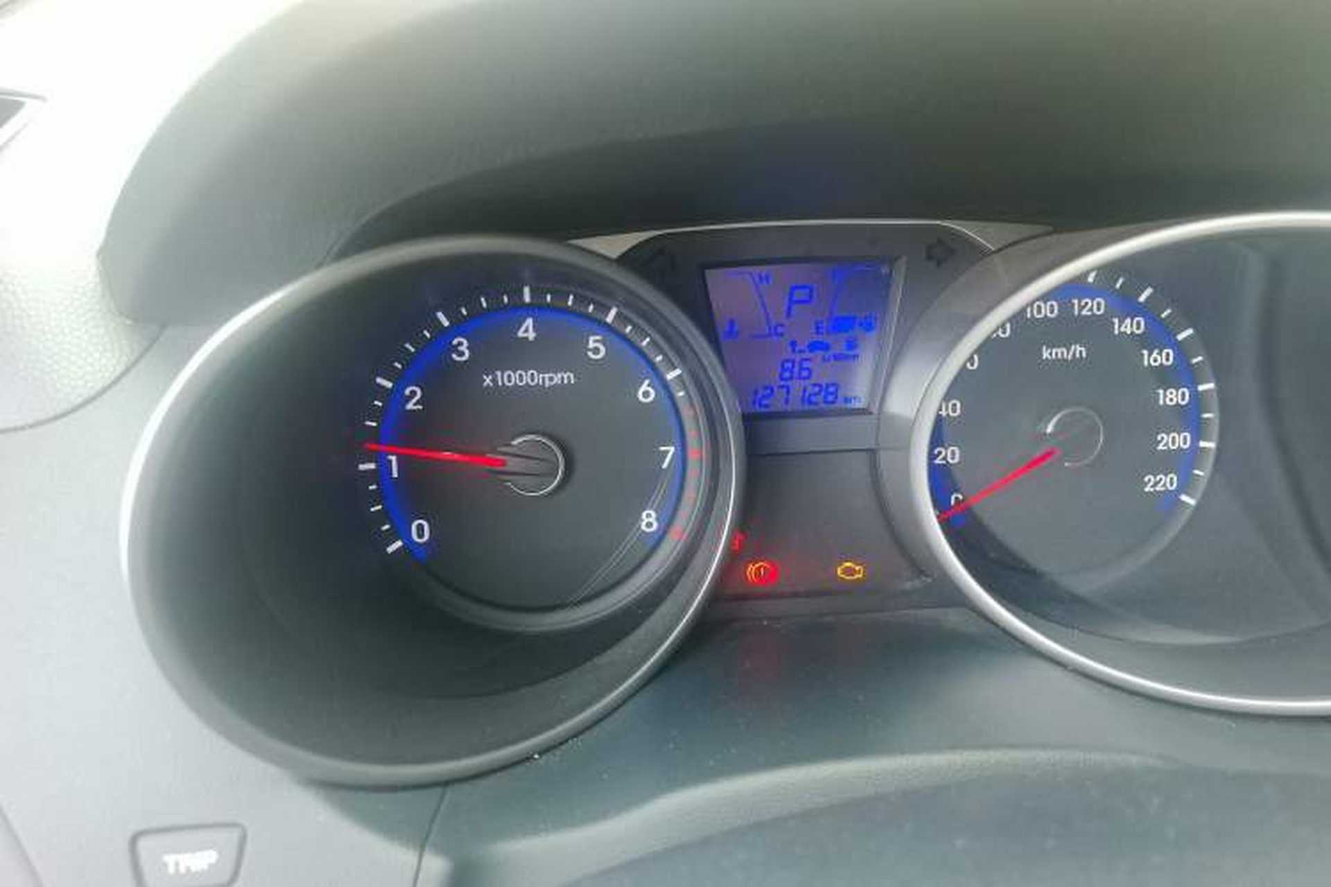 Used Hyundai ix35 2013 2.0L Automatic Two-Wheel Drive Smart GLS China IV Standard Odometer Close Up