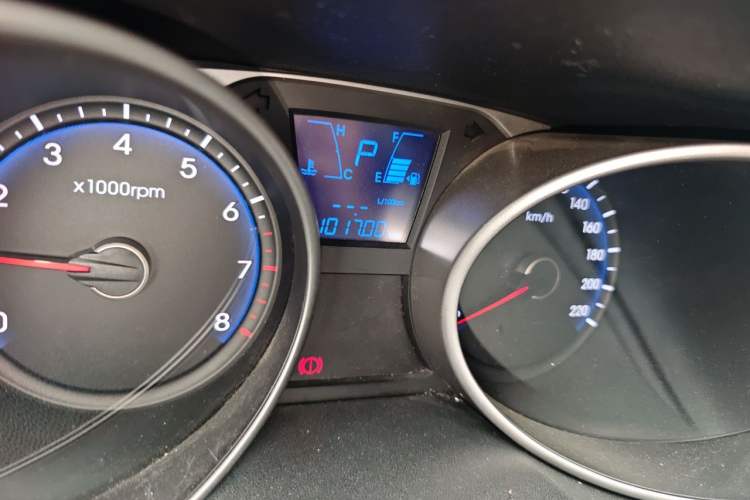Used Hyundai ix35 2013 2.0L Automatic Two-Wheel Drive Smart GLS China V Standard Odometer Close Up