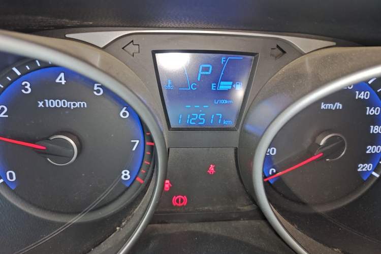 Used Hyundai ix35 2013 2.0L Automatic Two-Wheel Drive Smart GLS China IV Standard Odometer Close Up