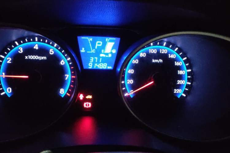 Used Hyundai ix35 2013 2.0L Automatic Two-Wheel Drive Smart GLS China IV Standard Odometer Close Up