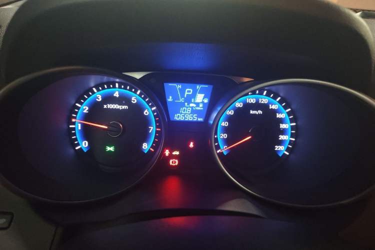 Used Hyundai ix35 2013 2.0L Automatic Two-Wheel Drive Smart GLS China V Standard Odometer Close Up