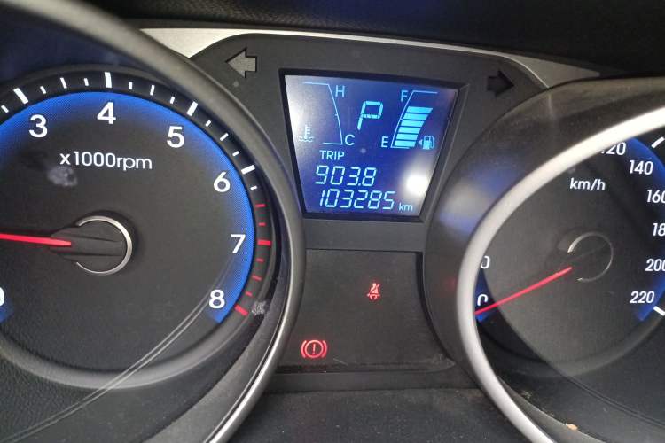 Used Hyundai ix35 2013 2.0L Automatic Two-Wheel Drive Smart GLS China IV Standard Odometer Close Up