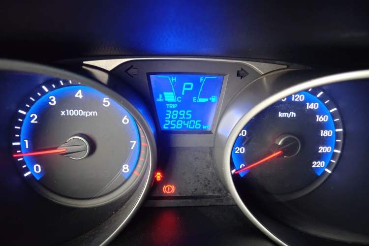Used Hyundai ix35 2013 2.0L Automatic Two-Wheel Drive Smart GLS China IV Standard Odometer Close Up
