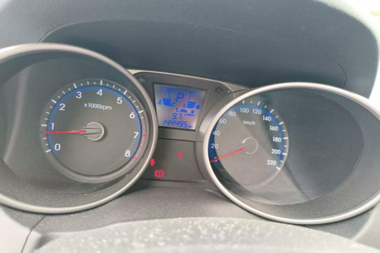 Used Hyundai ix35 2013 2.0L Automatic Two-Wheel Drive Smart GLS China IV Standard Odometer Close Up