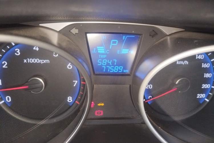 Used Hyundai ix35 2013 2.0L Automatic Two-Wheel Drive Smart GLS China IV Standard Odometer Close Up