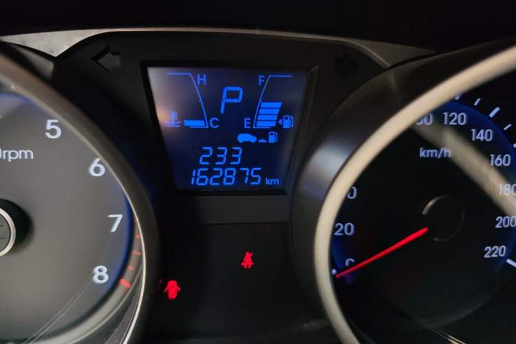 Used Hyundai ix35 2013 2.0L Automatic Two-Wheel Drive Smart GLS China IV Standard Odometer Close Up