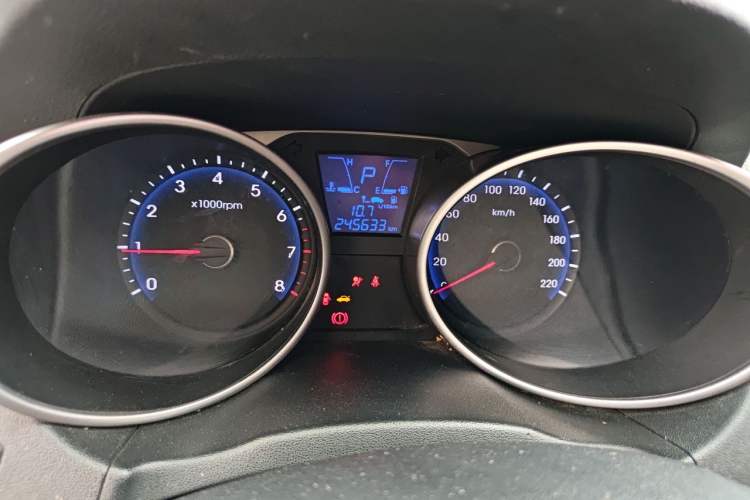 Used Hyundai ix35 2013 2.0L Automatic Two-Wheel Drive Smart GLS China IV Standard Odometer Close Up