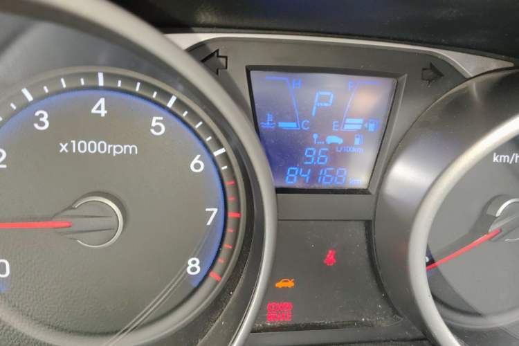 Used Hyundai ix35 2013 2.0L Automatic Two-Wheel Drive Smart GLS China IV Standard Odometer Close Up