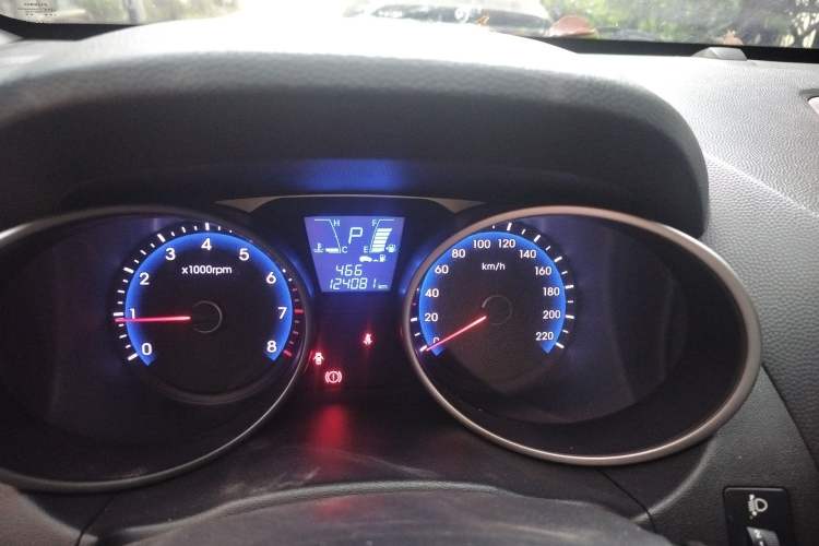 Used Hyundai ix35 2013 2.0L Automatic Two-Wheel Drive Smart GLS China IV Standard Odometer Close Up