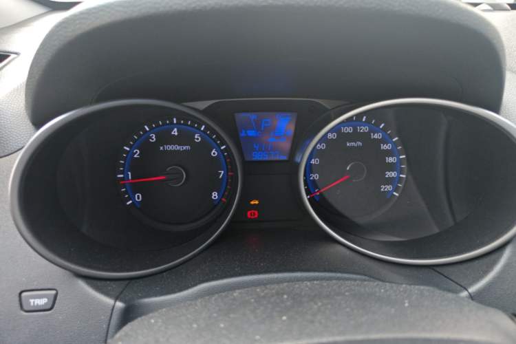 Used Hyundai ix35 2013 2.0L Automatic Two-Wheel Drive Smart GLS China IV Standard Odometer Close Up
