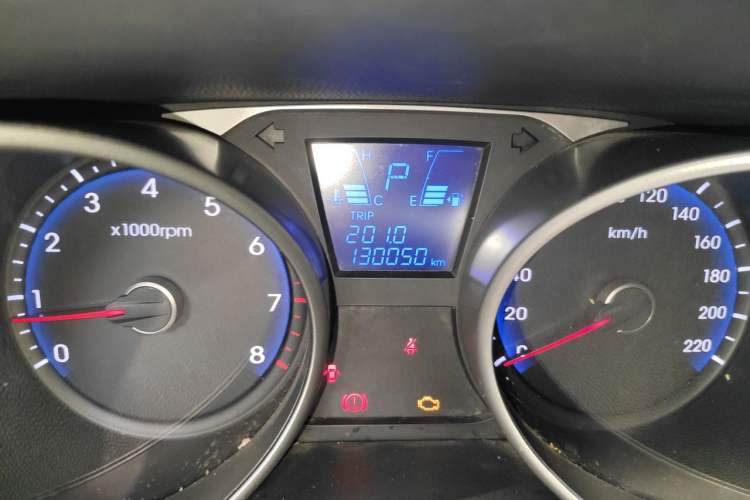 Used Hyundai ix35 2013 2.0L Automatic Two-Wheel Drive Smart GLS China IV Standard Odometer Close Up
