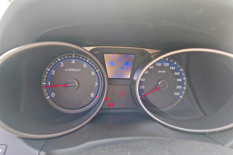 Used Hyundai ix35 2013 2.0L Automatic Two-Wheel Drive Smart GLS China IV Standard Odometer Close Up