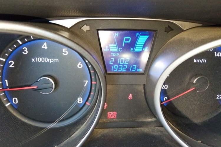 Used Hyundai ix35 2013 2.0L Automatic Two-Wheel Drive Smart GLS China IV Standard Odometer Close Up