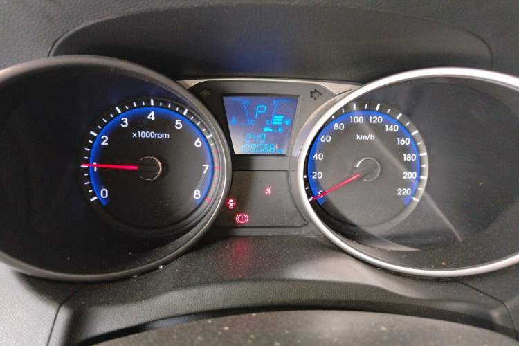 Used Hyundai ix35 2013 2.0L Automatic Two-Wheel Drive Smart GLS China IV Standard Odometer Close Up