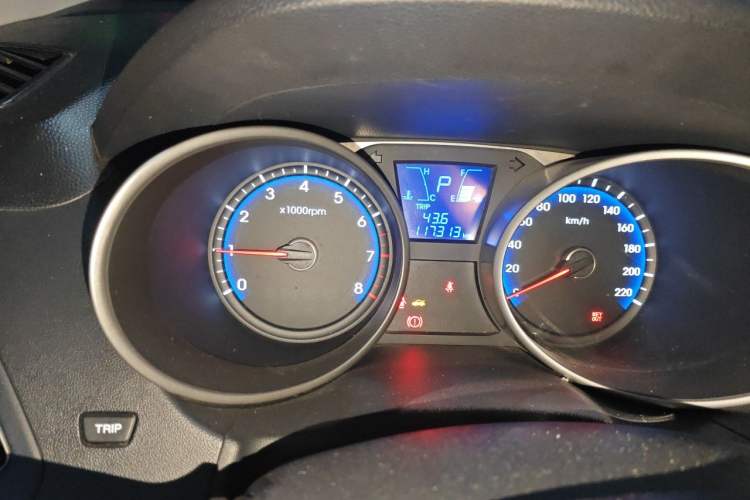 Used Hyundai ix35 2013 2.0L Automatic Two-Wheel Drive Smart GLS China IV Standard Odometer Close Up