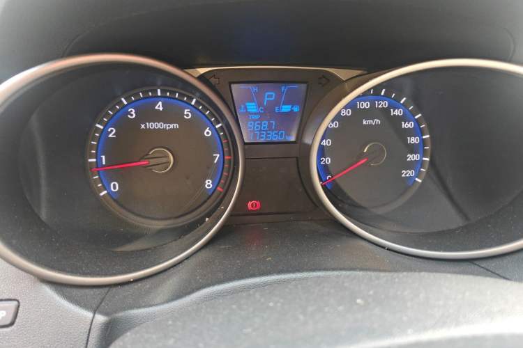 Used Hyundai ix35 2013 2.0L Automatic Two-Wheel Drive Smart GLS China IV Standard Odometer Close Up