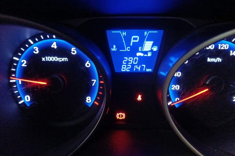 Used Hyundai ix35 2013 2.0L Automatic Two-Wheel Drive Smart GLS China V Standard Odometer Close Up