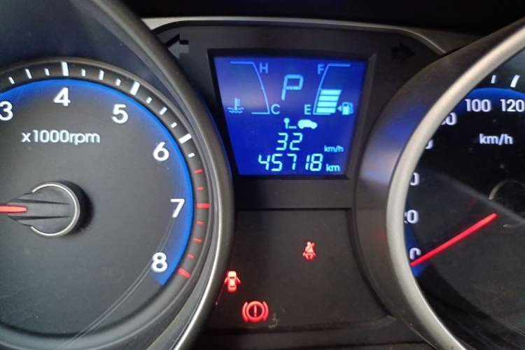Used Hyundai ix35 2013 2.0L Automatic Two-Wheel Drive Smart GLS China IV Standard Odometer Close Up