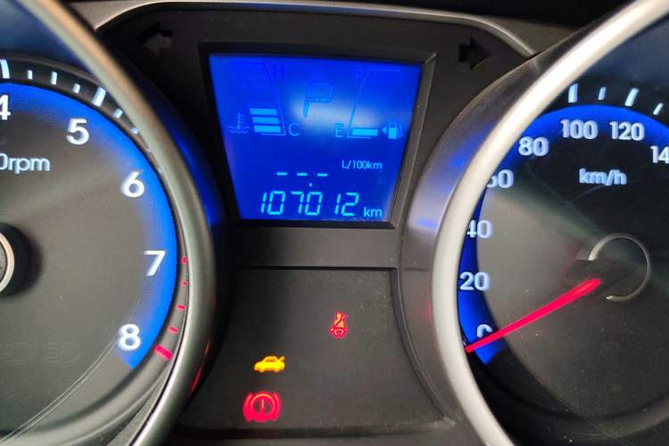 Used Hyundai ix35 2013 2.0L Automatic Two-Wheel Drive Smart GLS China IV Standard Odometer Close Up