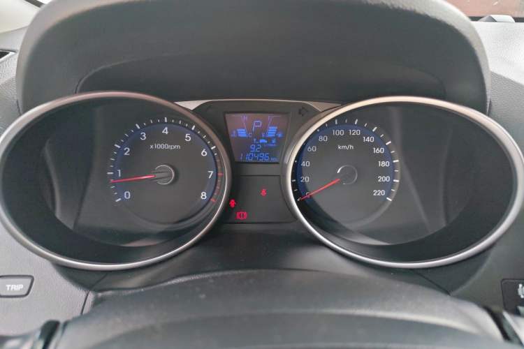 Used Hyundai ix35 2013 2.0L Automatic Two-Wheel Drive Smart GLS China IV Standard Odometer Close Up