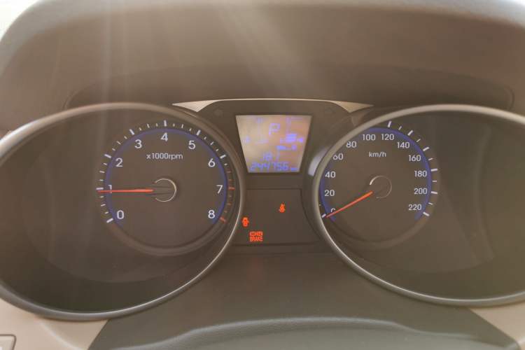 Used Hyundai ix35 2013 2.0L Automatic Two-Wheel Drive Smart GLS China V Standard Odometer Close Up