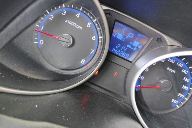 Used Hyundai ix35 2013 2.0L Automatic Two-Wheel Drive Smart GLS China V Standard Odometer Close Up