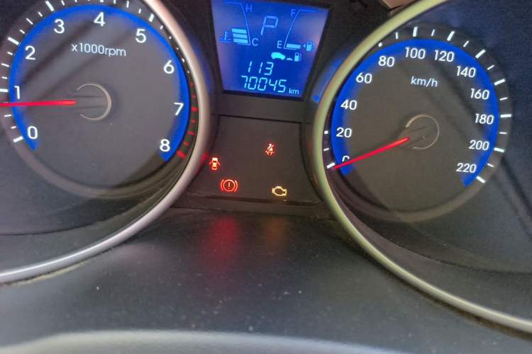 Used Hyundai ix35 2013 2.0L Automatic Two-Wheel Drive Smart GLS China IV Standard Odometer Close Up
